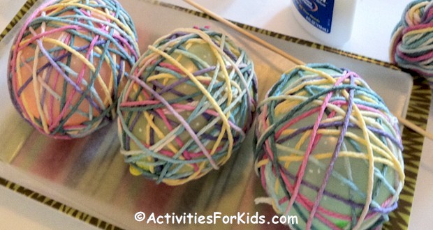 glue yarn balloon craft