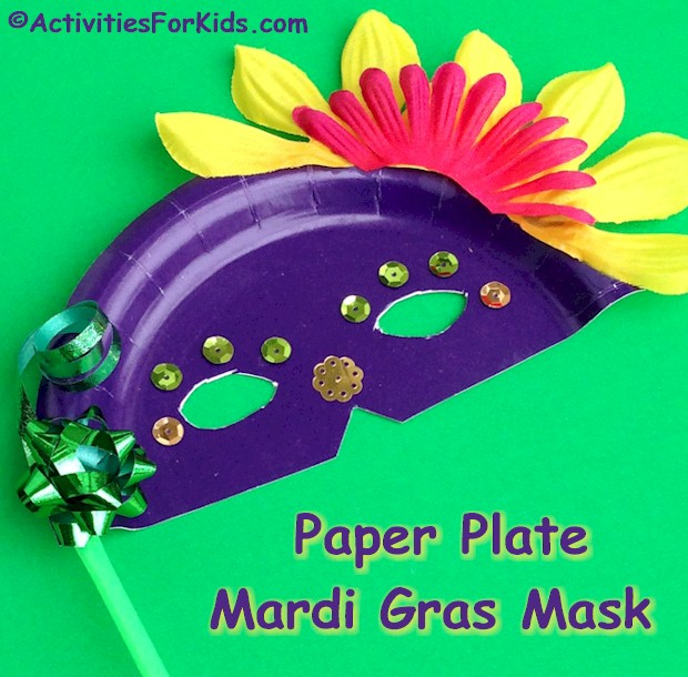 Paper plate mask perfect for Halloween or  Mardi Gras.