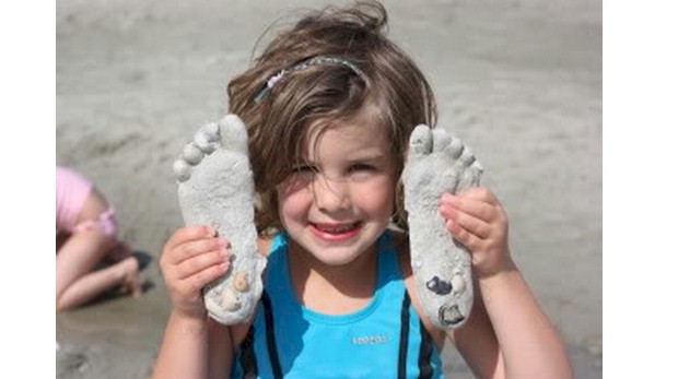 Fun Beach Activities with Kids Make Hand Print and Footprints in the Sand